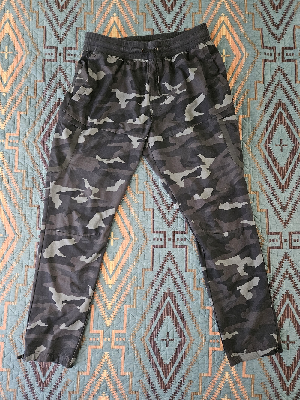 Men's Under Armour Gray Camo Jogger Pants - Casual Comfort. #1381